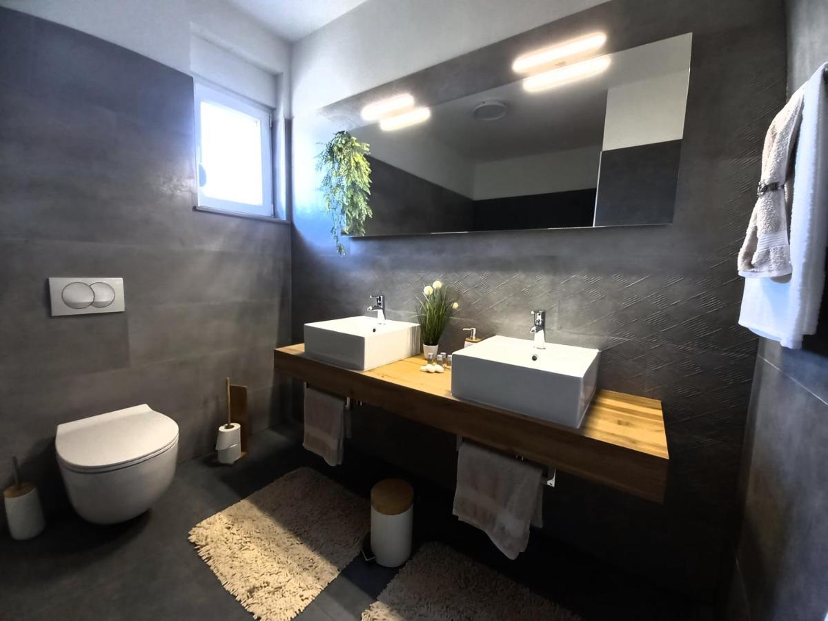Villa Tia With Heated Pool & Jacuzzi Murvica  外观 照片