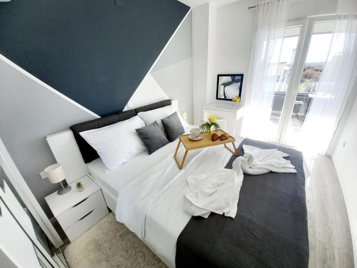 Villa Tia With Heated Pool & Jacuzzi Murvica  外观 照片