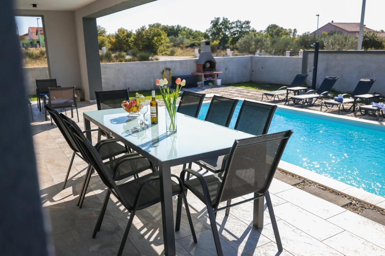Villa Tia With Heated Pool & Jacuzzi Murvica  外观 照片