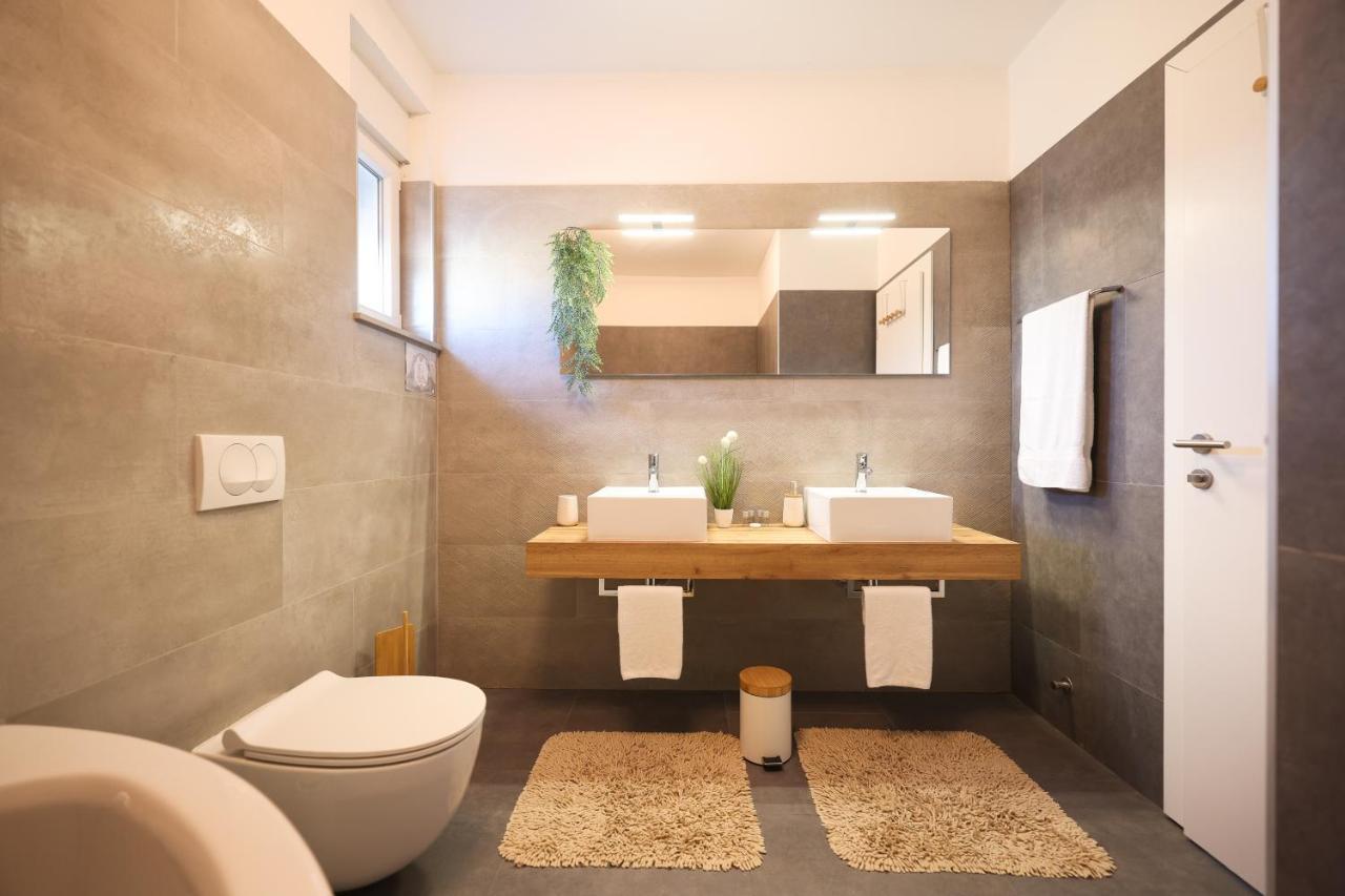 Villa Tia With Heated Pool & Jacuzzi Murvica  外观 照片