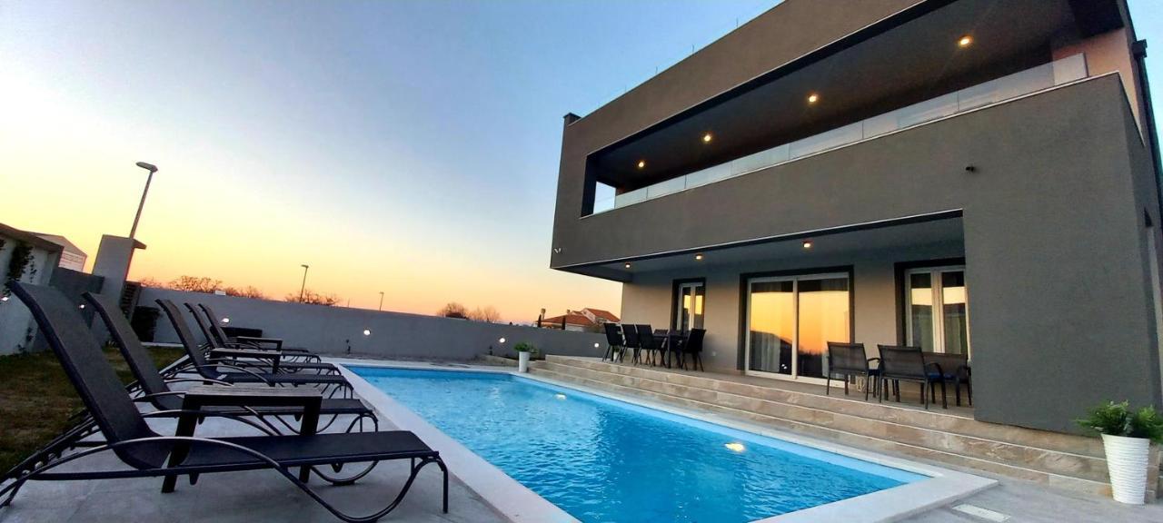 Villa Tia With Heated Pool & Jacuzzi Murvica  外观 照片