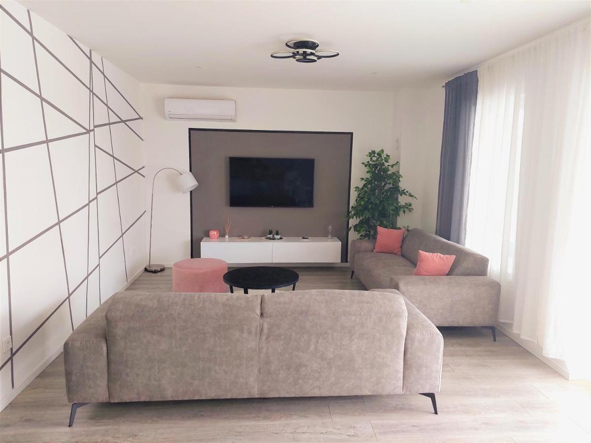 Villa Tia With Heated Pool & Jacuzzi Murvica  外观 照片