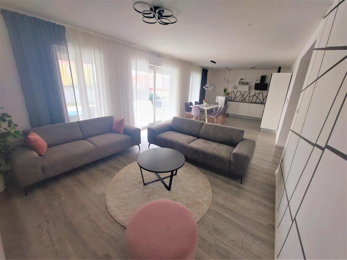 Villa Tia With Heated Pool & Jacuzzi Murvica  外观 照片