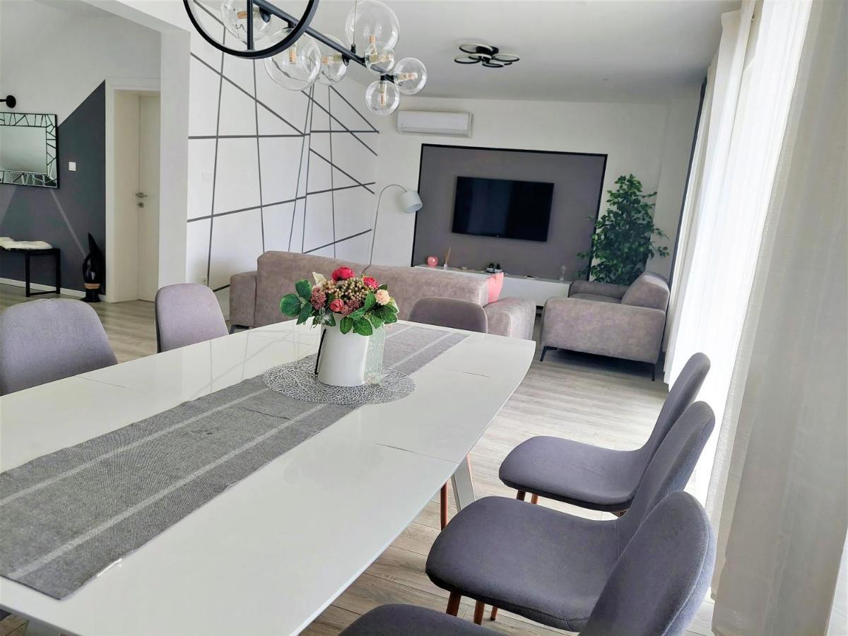Villa Tia With Heated Pool & Jacuzzi Murvica  外观 照片