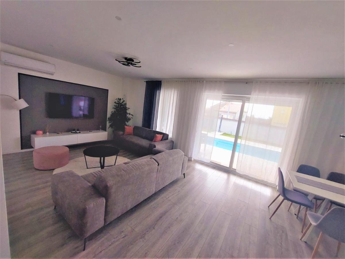 Villa Tia With Heated Pool & Jacuzzi Murvica  外观 照片
