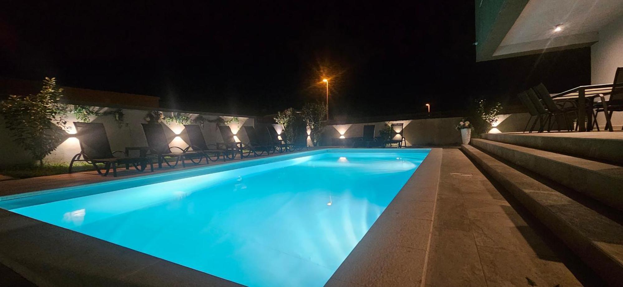 Villa Tia With Heated Pool & Jacuzzi Murvica  外观 照片